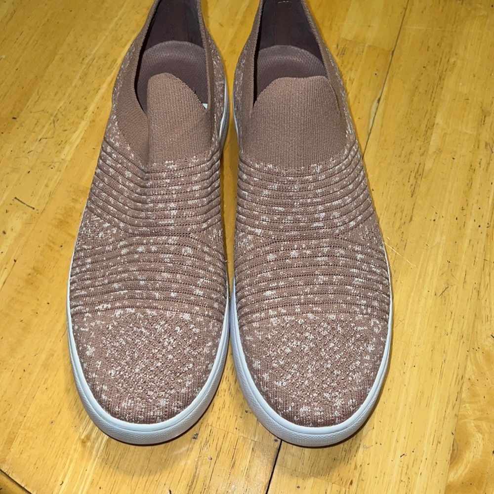 Avre woman’s pull on sneakers